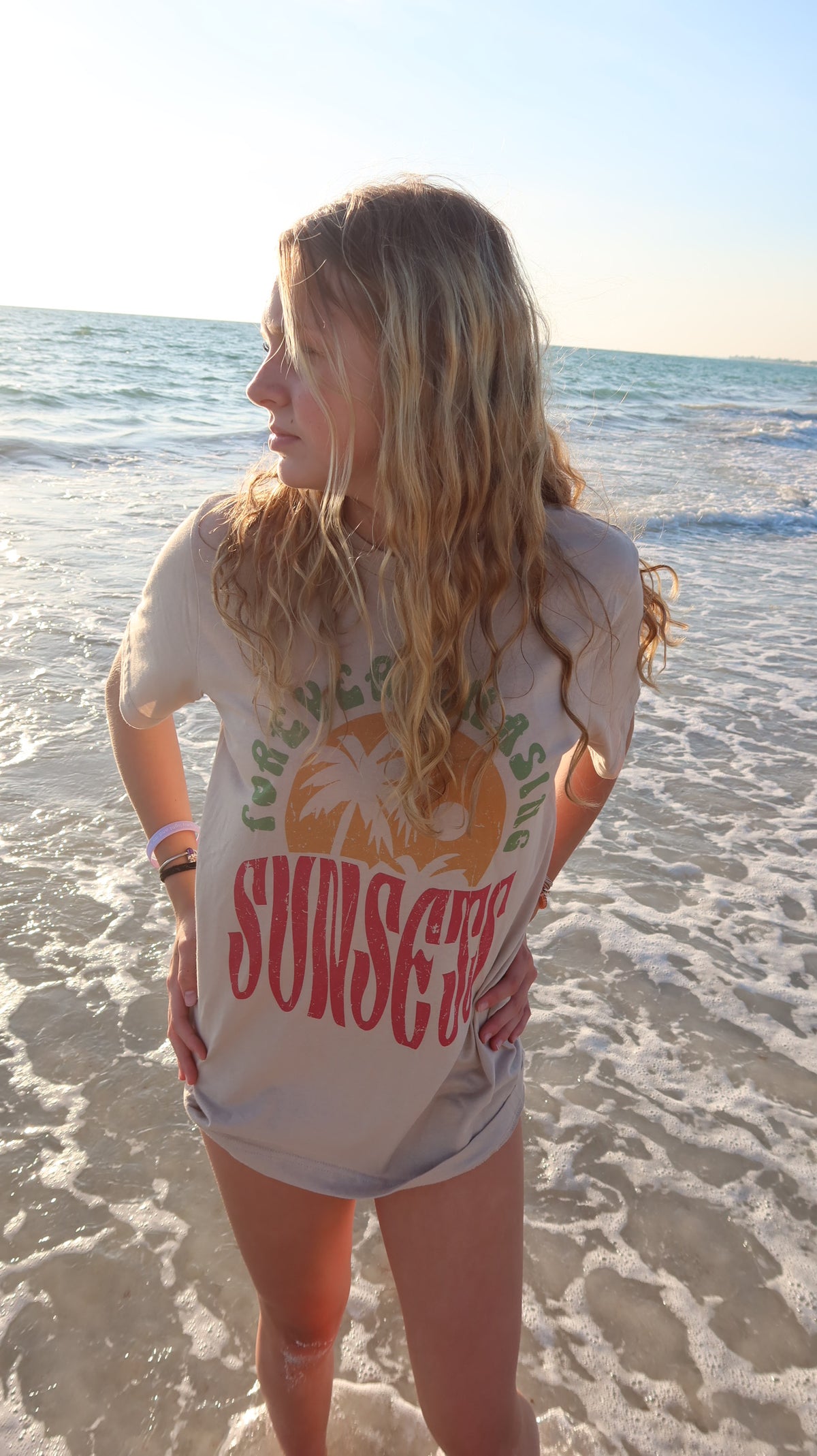 FOREVER CHASING SUNSETS GRAPHIC TEE